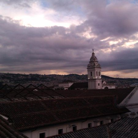 Hostal Yumbo Imperial Quito Exterior foto