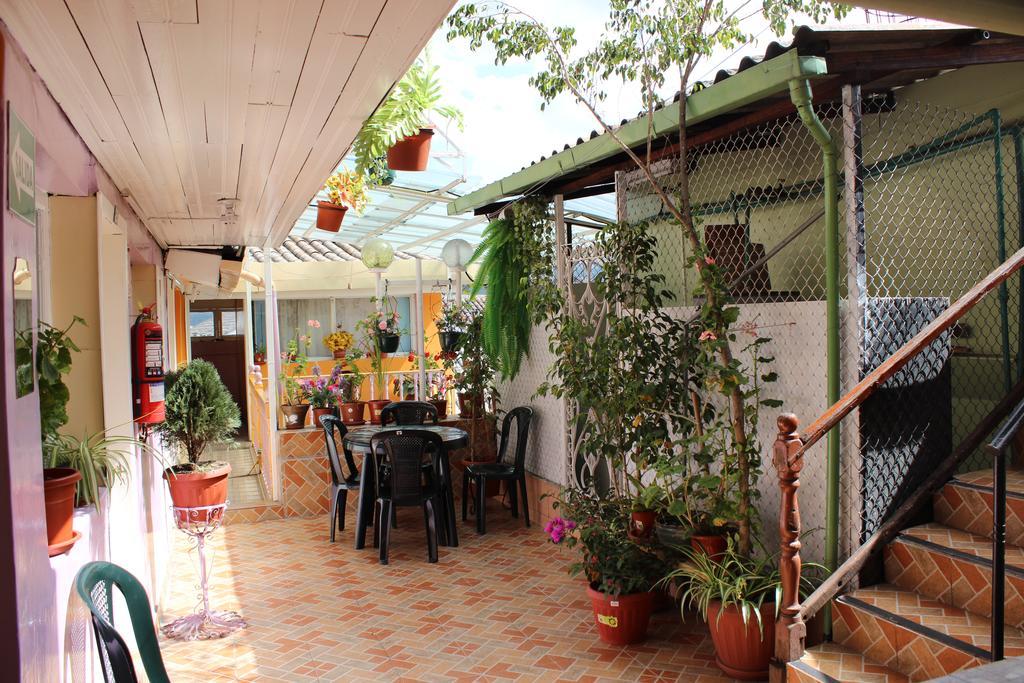 Hostal Yumbo Imperial Quito Exterior foto